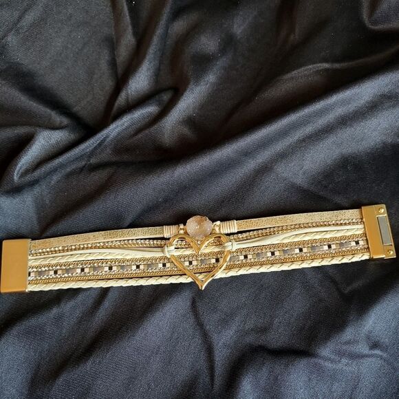 GOLD HEART MULTI LAYER LEATHER RESIN STONE & DIAMOND MAGNETIC CLOSURE BRACELET - Picture 11 of 11